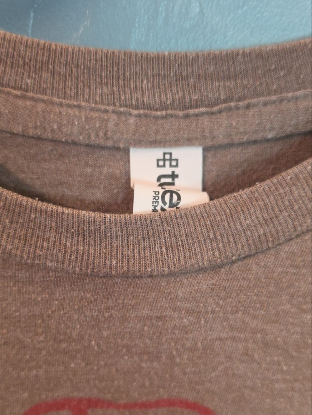 Willie Nelson Austin Texas Graphic Cowboy Face Tee in Faded Brown and Maroon - Picture 2 of 6